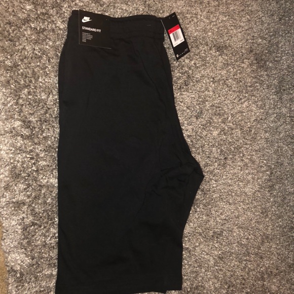 SOLD🚫 Men’s Nike Shorts L - Picture 2 of 3